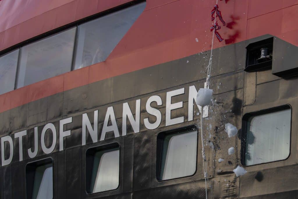 Eis-Taufe der MS Fridtjof Nansen, Foto © Kim Rormark