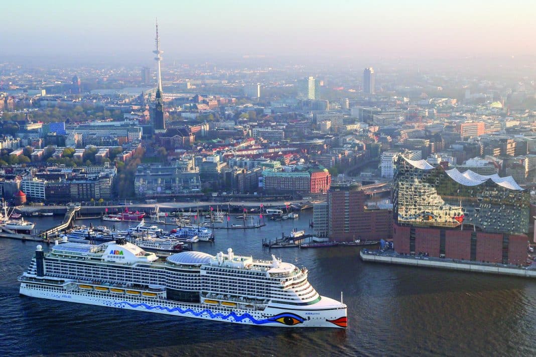 AIDAprima läuft in Hamburg ein. Foto: AIDA Cruises