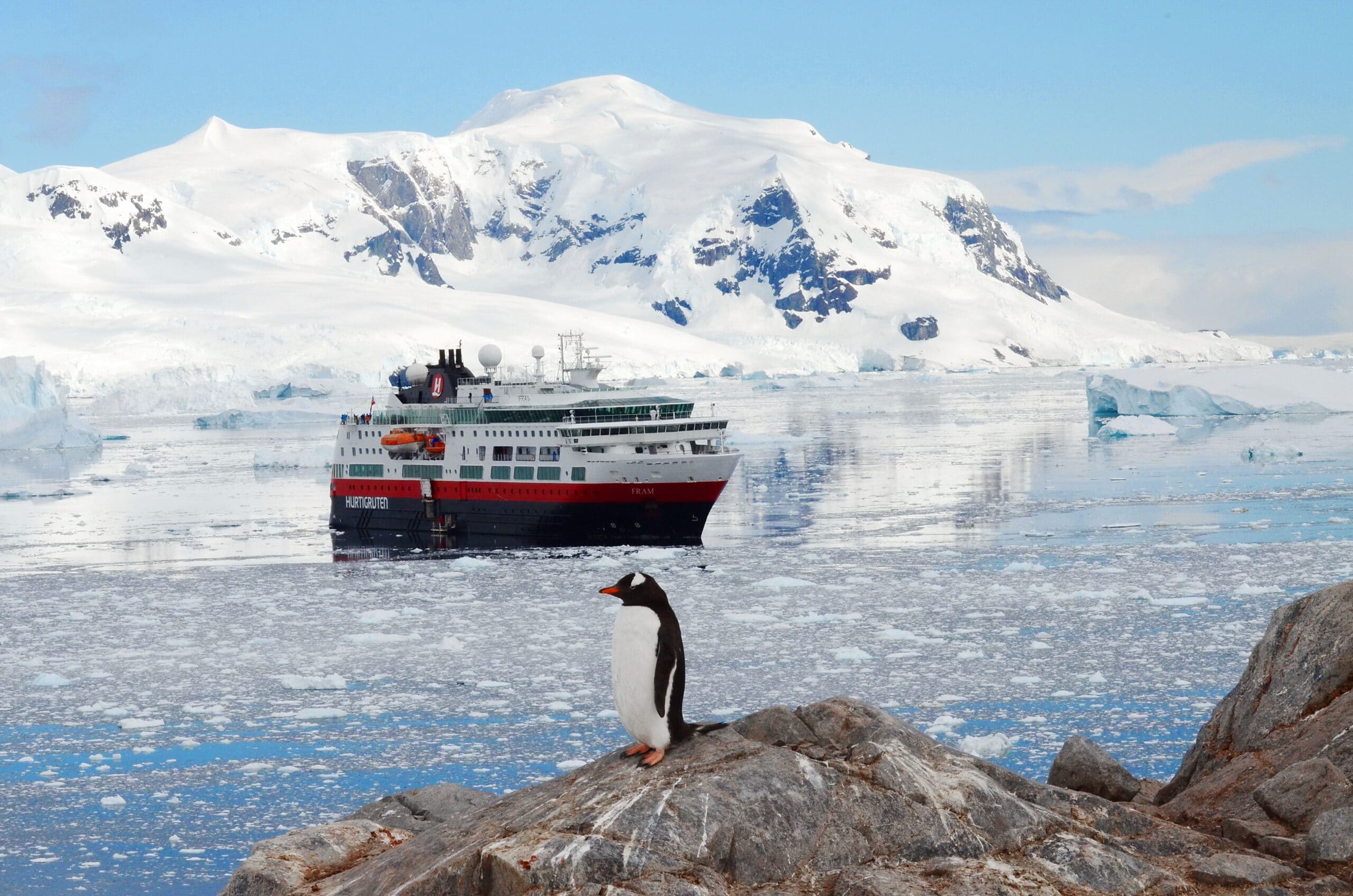Hurtigruten präsentiert neue Expeditionen: Von der Arktis bis zur Antarktis