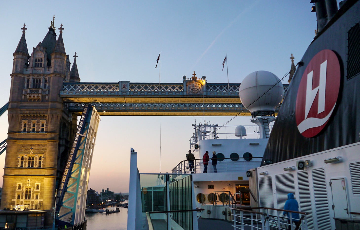 Hurtigruten Expeditions 2023 mit neuer Expeditions-Seereise rund um Großbritannien ab Hamburg
