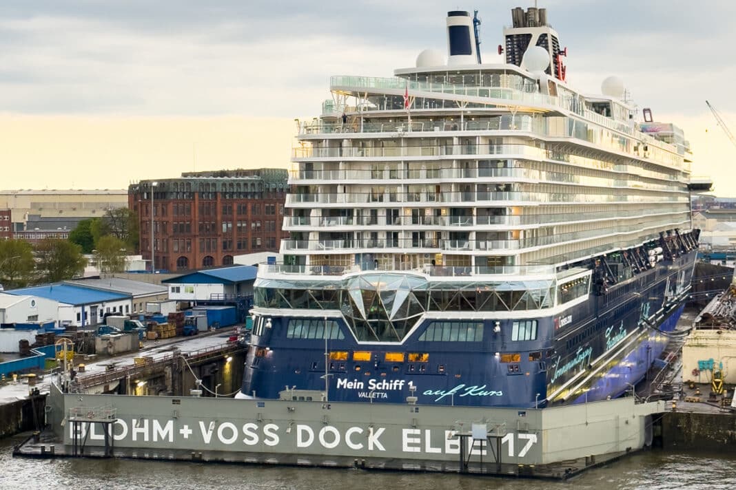 Mein Schiff 1 im Trockendock am 23. April 2023, Hamburg. Foto: © Crucero