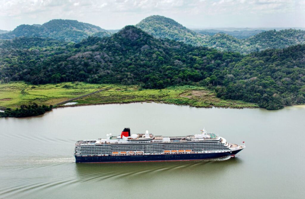 Queen Victoria im Panamakanal. Foto: © Cunard Line