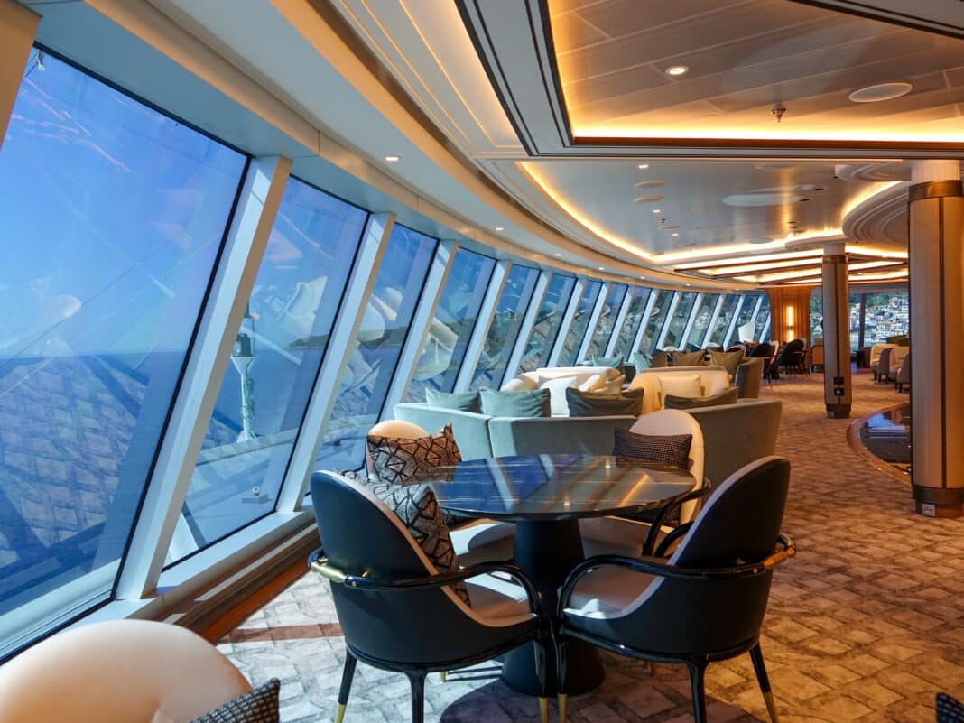 Observation Lounge, Regent Seven Seas Grandeur; Foto: © Tobias Lange-Rüb / CRUCERO