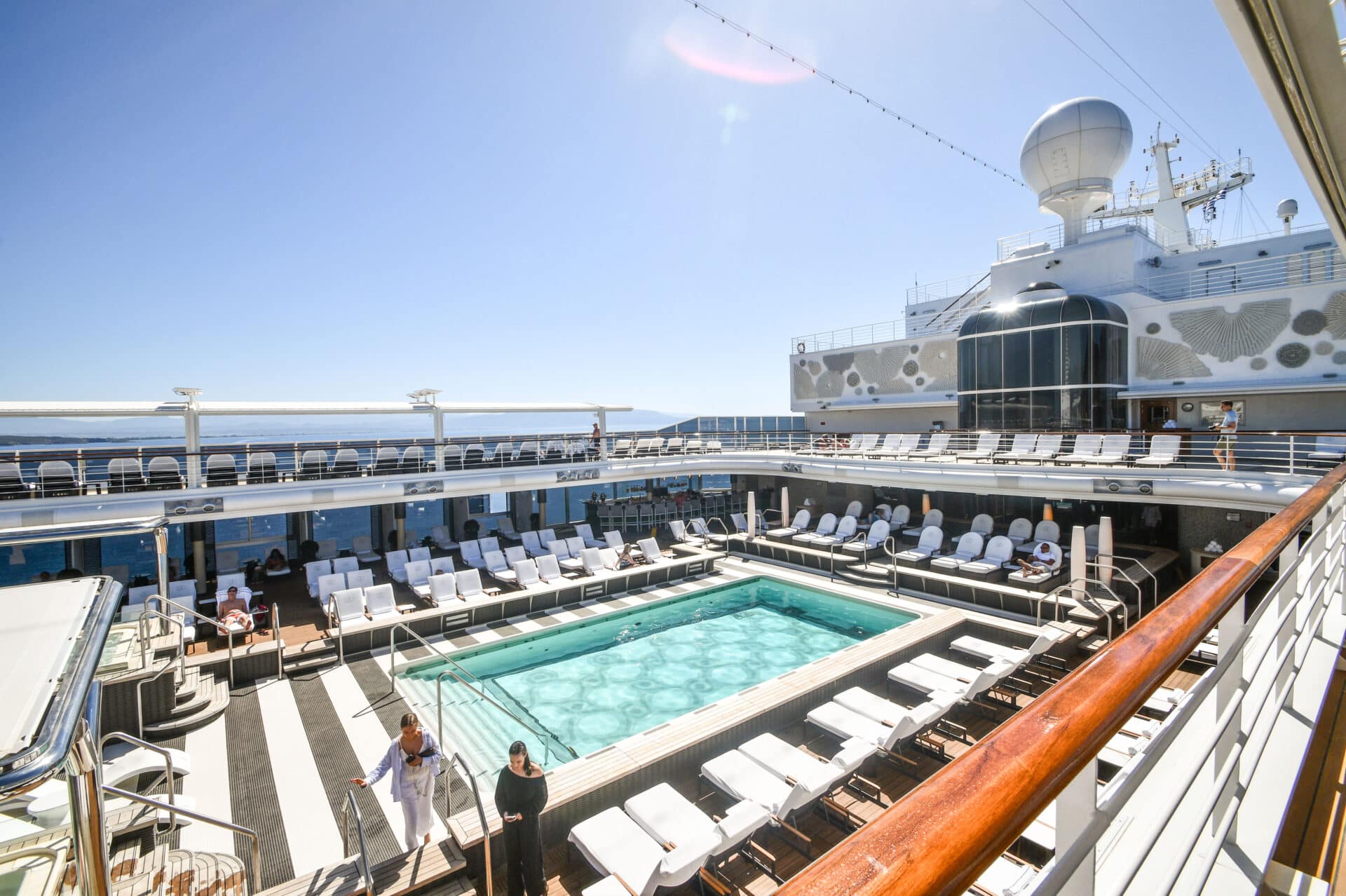 Pool Deck, Regent Seven Seas Grandeur; Foto: © Tobias Lange-Rüb / CRUCERO