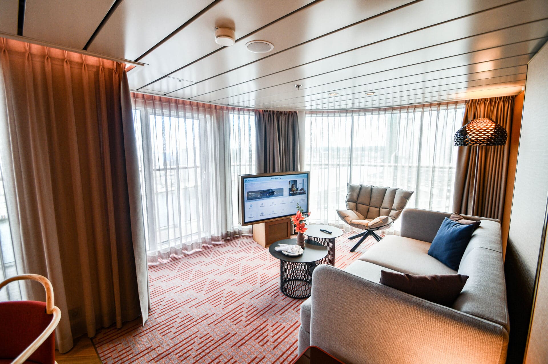 Panoramasuite, Wohnbereich, Mein Schiff, Foto: © Tobias Lange-Rüb / CRUCERO