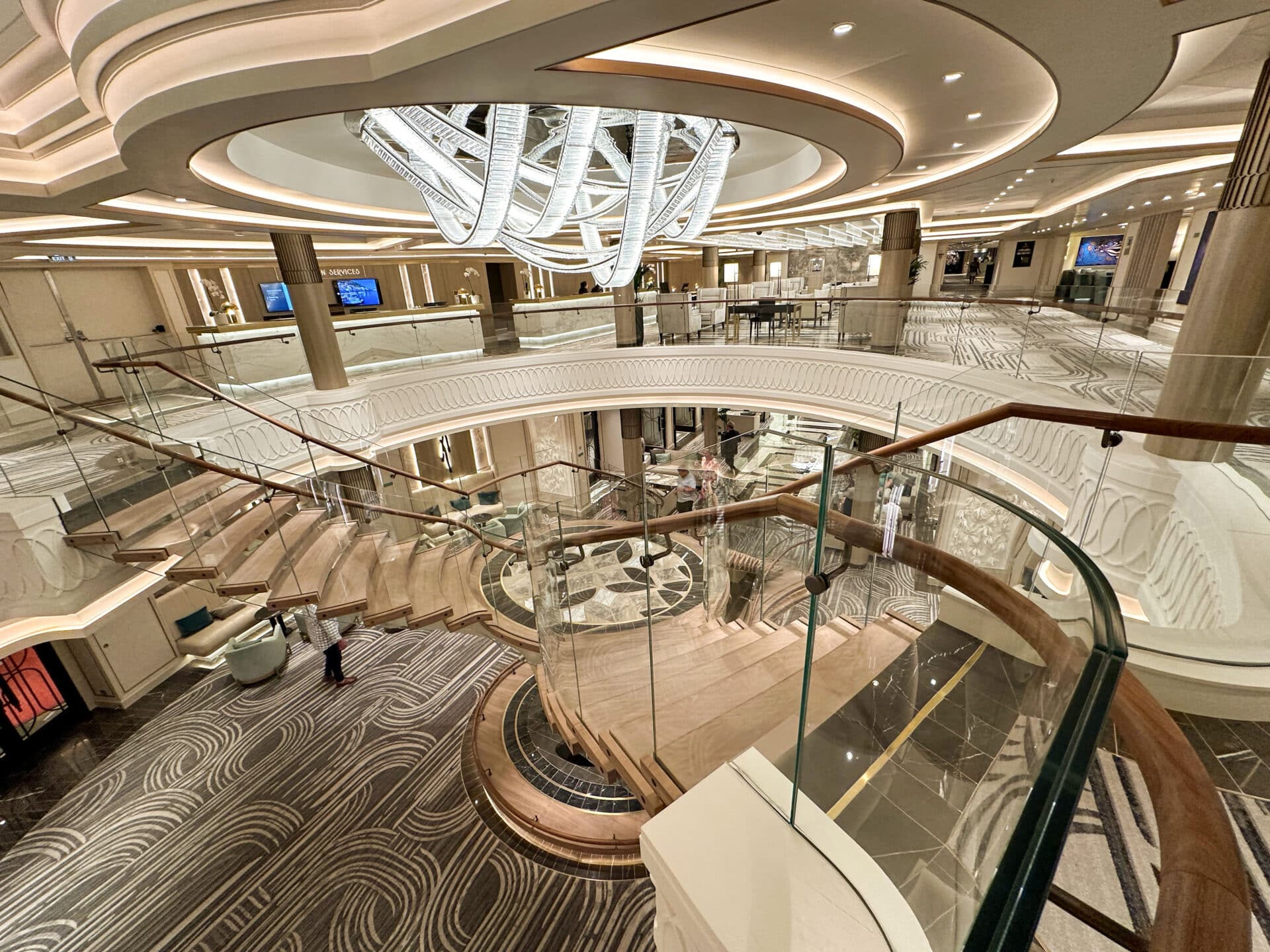 Atrium, Regent Seven Seas Grandeur; Foto: © Tobias Lange-Rüb / CRUCERO