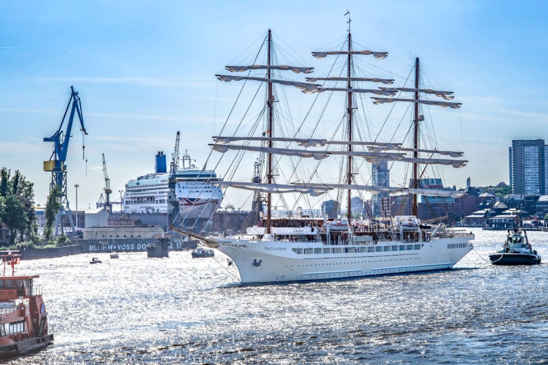 Hingucker im Hamburger Hafen: Als größtes von Hand gesegeltes Passagierschiff der Welt zieht die Sea Cloud Spirit in jedem Hafen die Blicke auf sich. Foto: © Sea Cloud Cruises