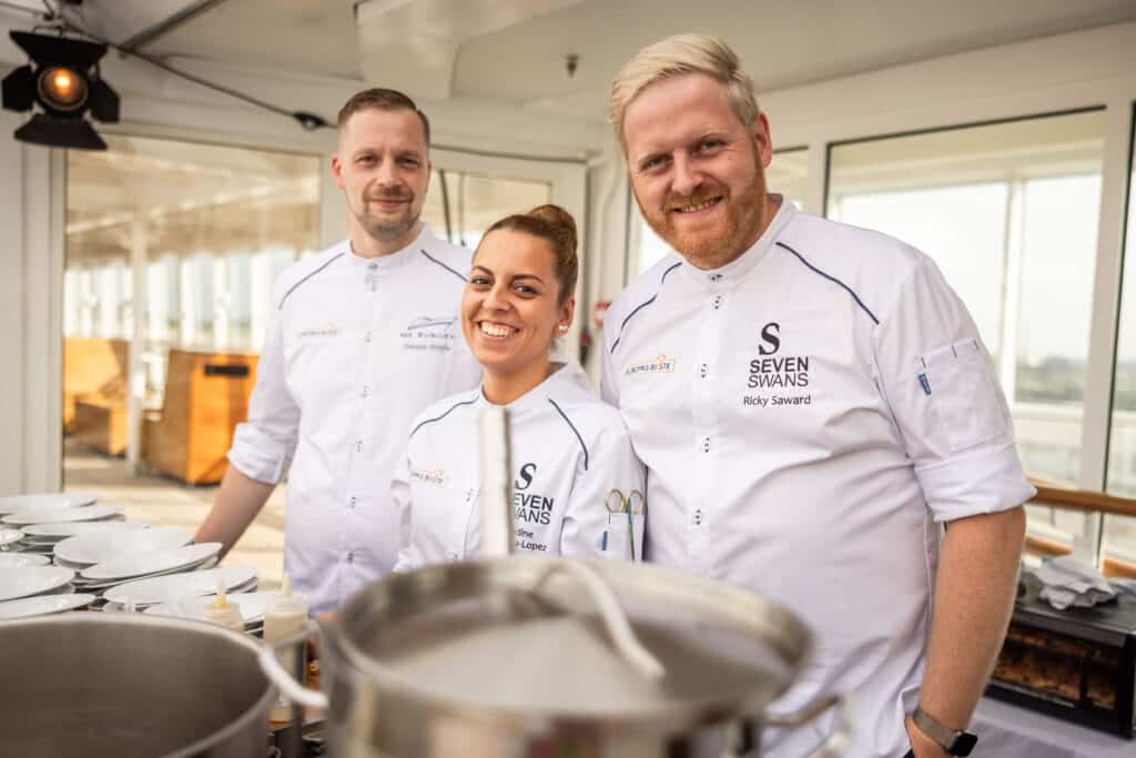 Ricky Saward, Restaurant SEVEN SWANS und Team  Foto: © Hapag-Lloyd Cruises / Wyrwa