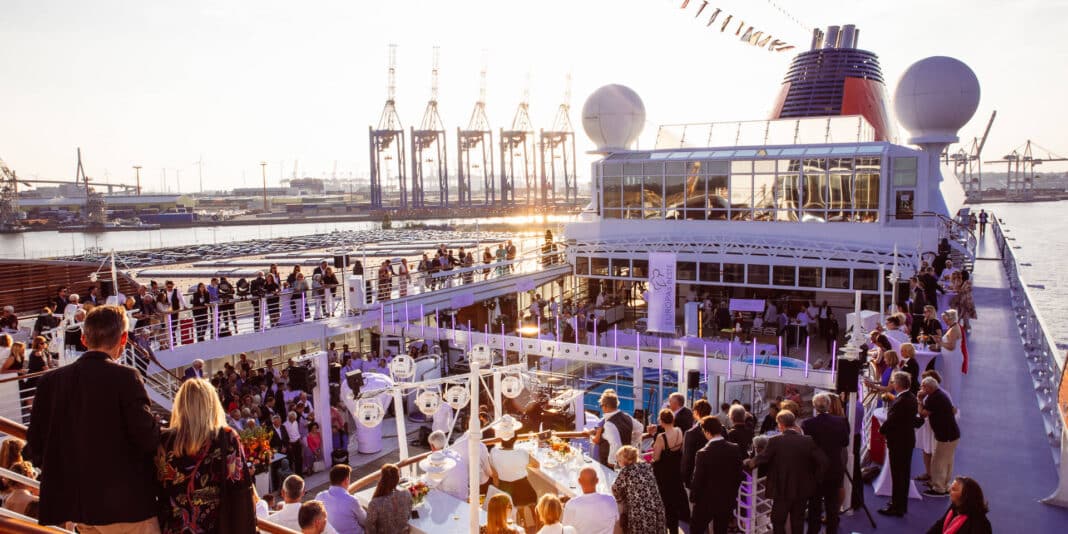 Eine Nacht mit vielen Köstlichkeiten wird heute an Deck der Europa von Hapag Lloyd Cruises zelebriert. Foto: Hapag Lloyd Cruises