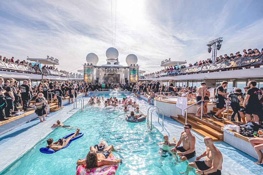 Erstmals seit dem Start der Full Metal Cruise in 2013 steht bereits vor dem Buchungsstart fest, dass es im nächsten Jahr zwei Full Metal Cruises geben wird. Foto: © TUI Cruises