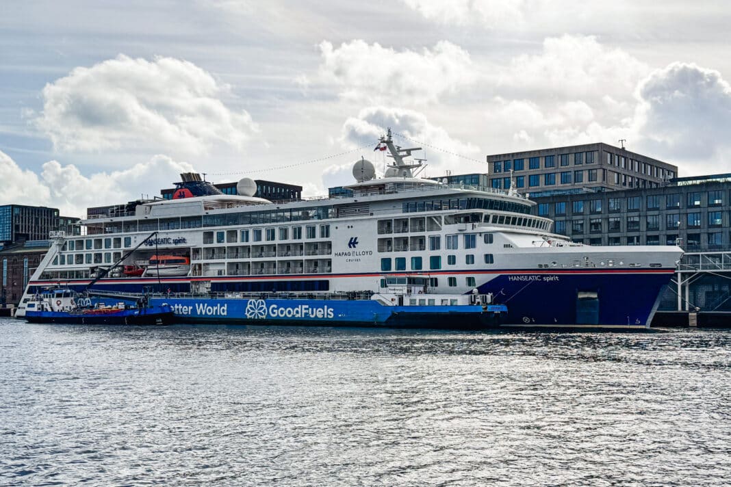 Die HANSEATIC spirit hat in Amsterdam erstmals 100-prozentigen Biokraftstoff gebunkert, Foto: © Hapag-Lloyd Cruises