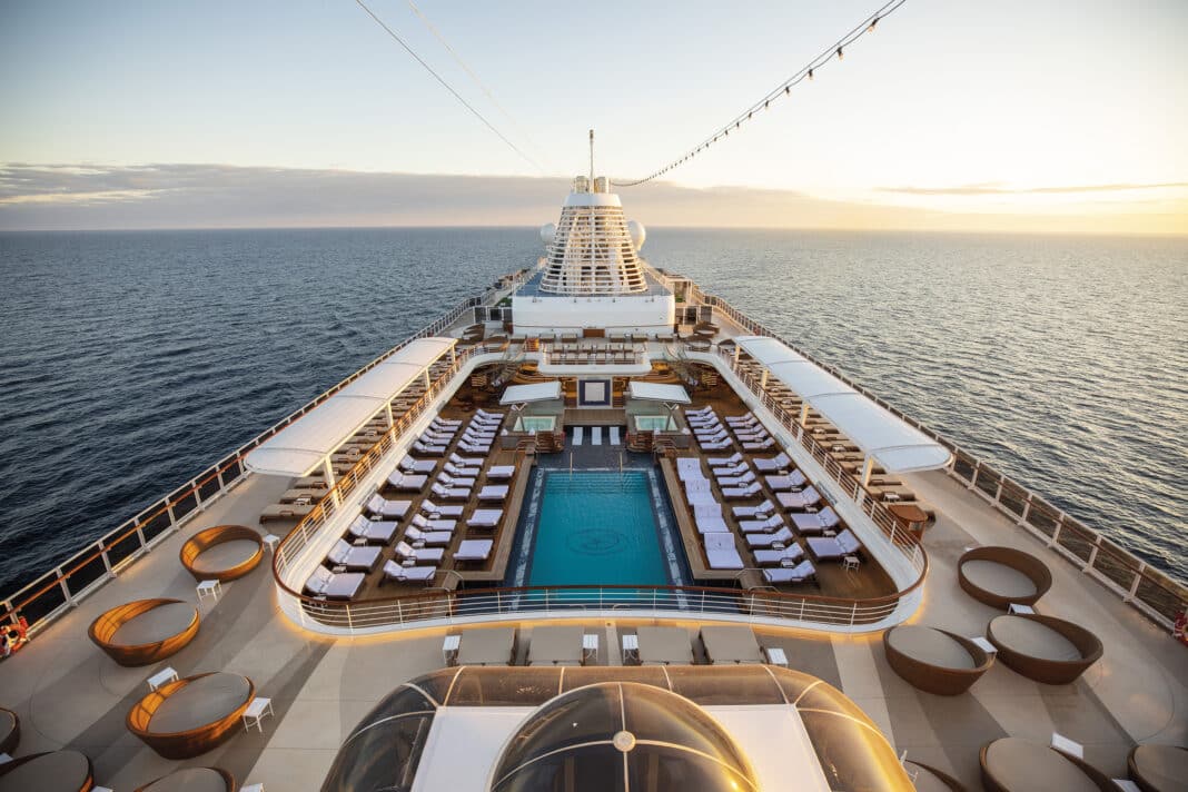 Pooldeck der Regent Seven Seas Splendor. Foto: © RSSC