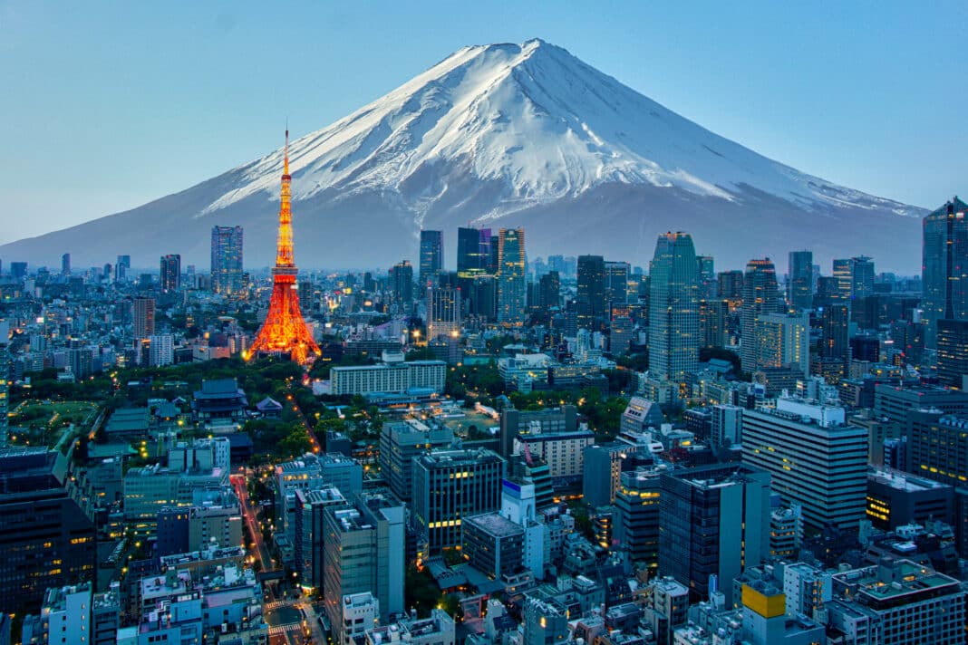 Mt. Fuji and Tokyo skyline, Foto © Jackyenjoyphotography / Celebrity Cruises