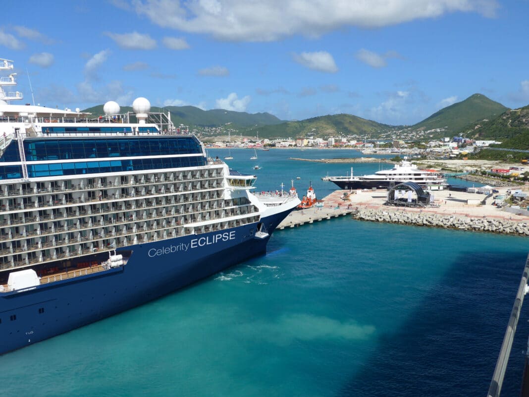 Die Celebrity Eclipse im Hafen von Sint Maarten. Foto: Celebrity Cruises