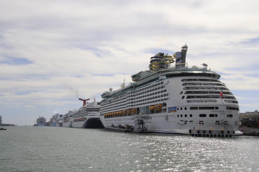 Kreuzfahrtschiffe im Hafen von Miami. Foto: Christoph Assies