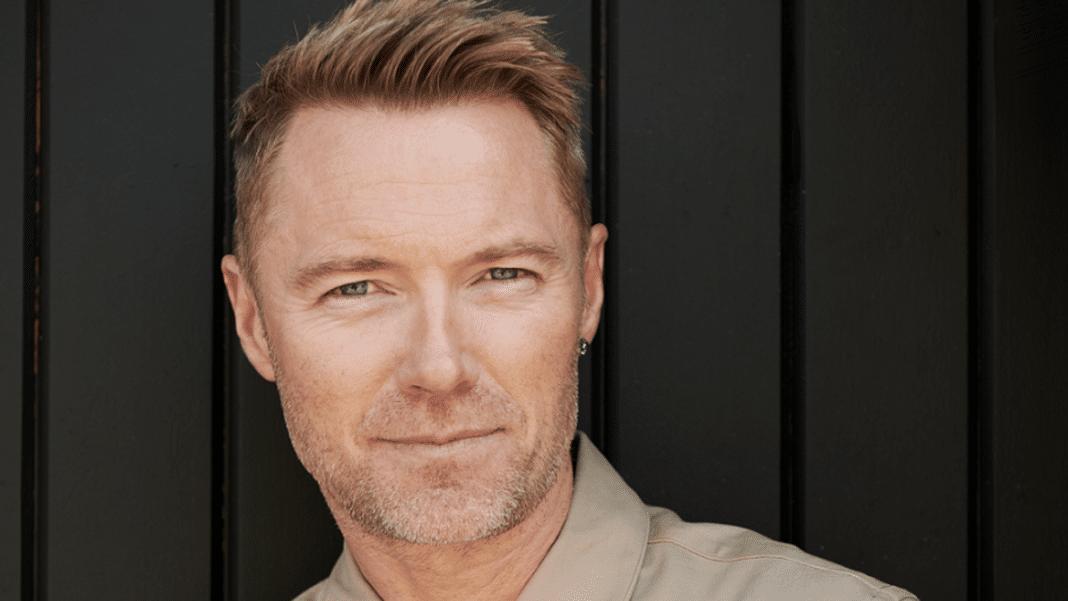 Zurück in die 2000er mit Ronan Keating - Die erste „Mein Schiff Millennium Cruise“ nimmt die Gäste mit auf eine musikalische Zeitreise. Foto: TUI Cruises