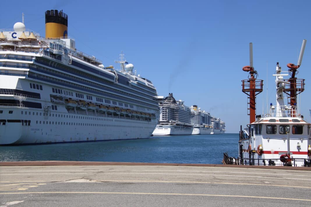 Kreuzfahrtschiffe im Hafen von Civitavecchia. Foto: Christoph Assies